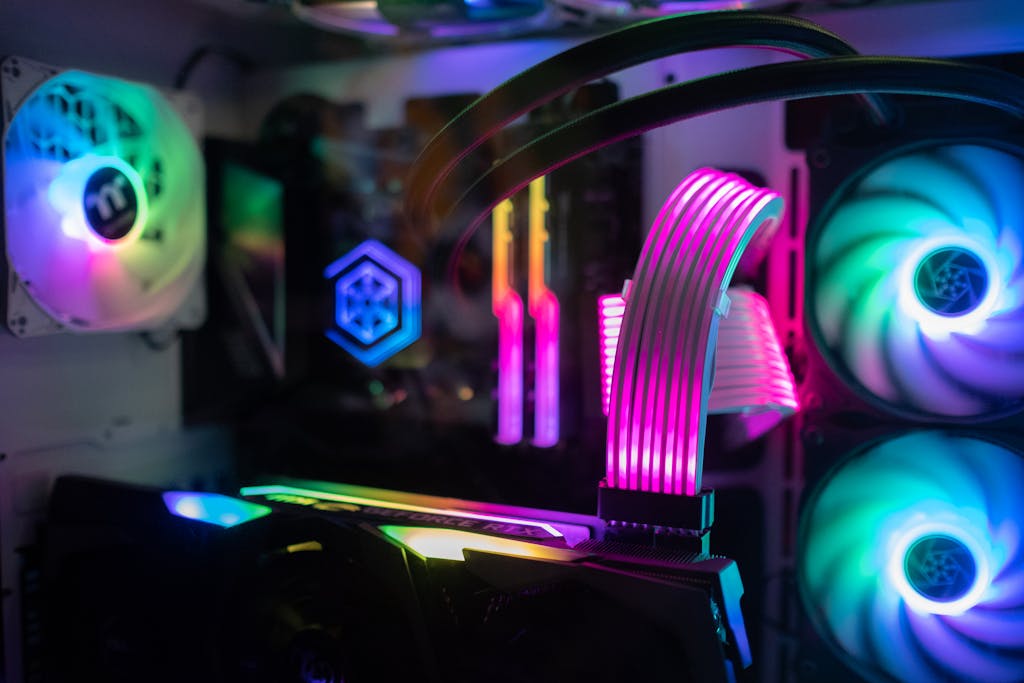 Imagen de un equipo gamer que forma parte de la seccion hero